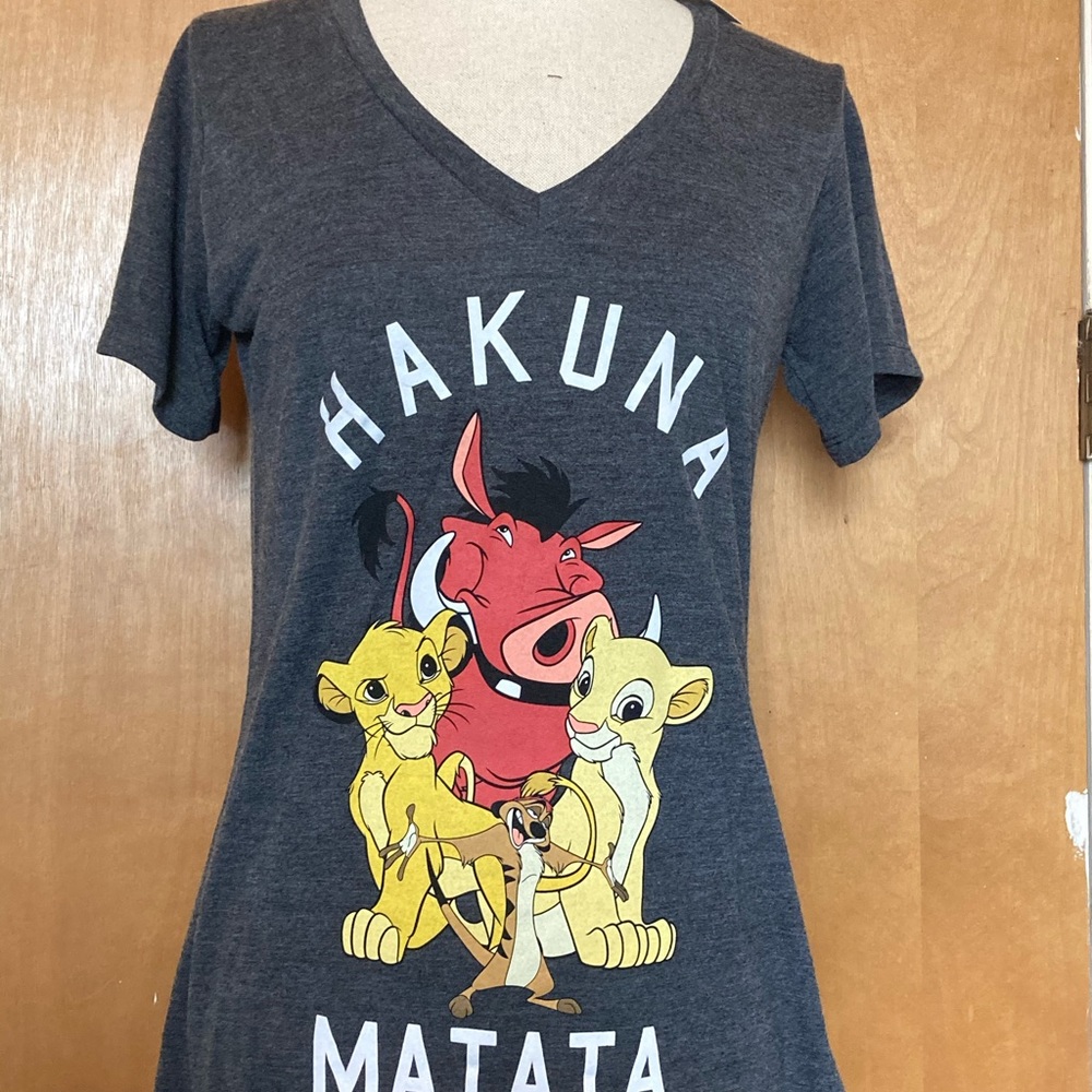Nwt Lion king Hakuna Matata shirt